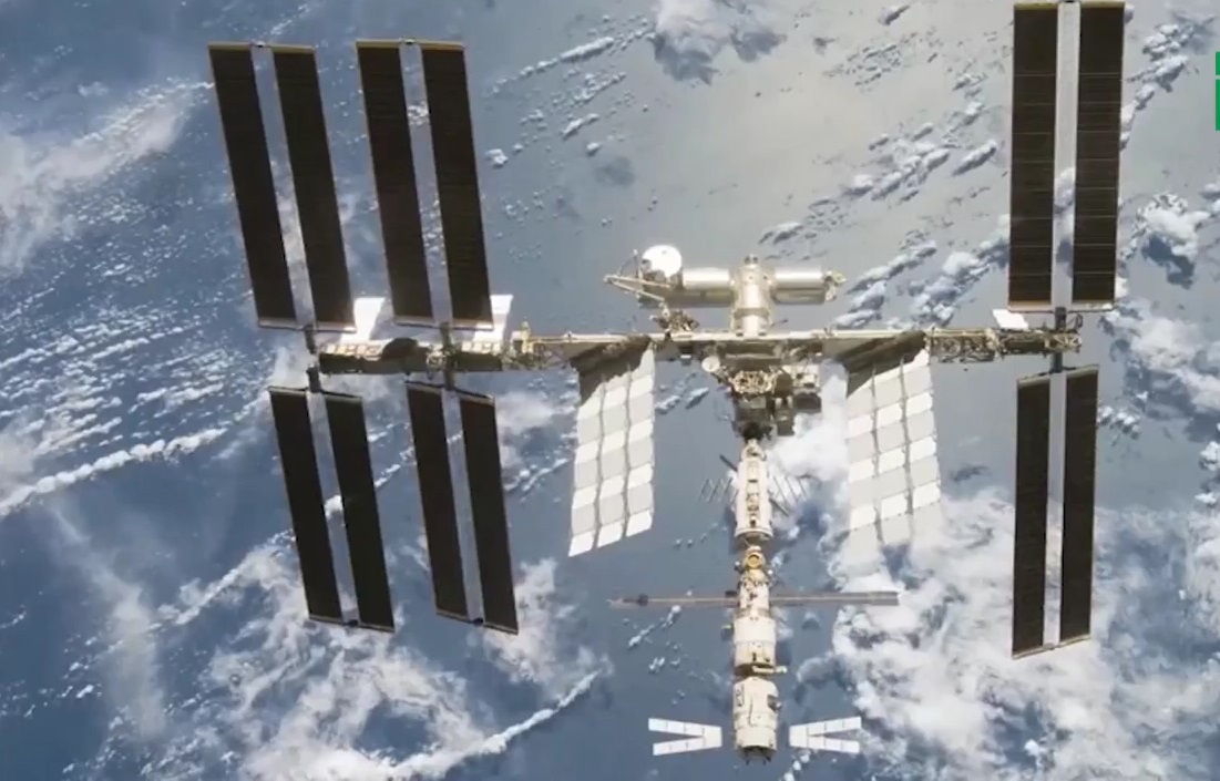 Sap co em be dau tien ra doi trong vu tru hinh anh