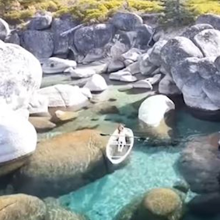 Ngam nhin dong nuoc trong veo cua ho Tahoe o My hinh anh