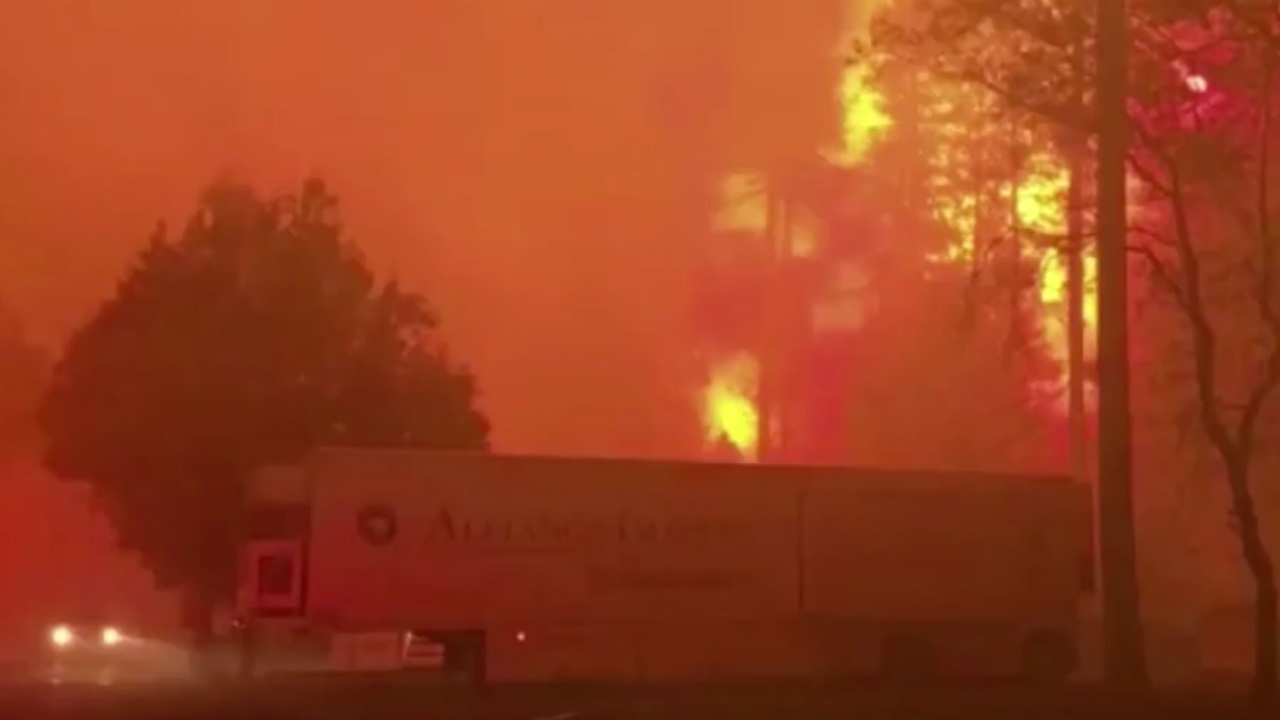 Hang tram nguoi mac ket trong con chay rung lon tai My hinh anh