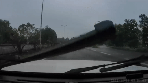 Tai xe hot hoang khi thay oto di lui tren cao toc Ha Noi - Bac Ninh hinh anh