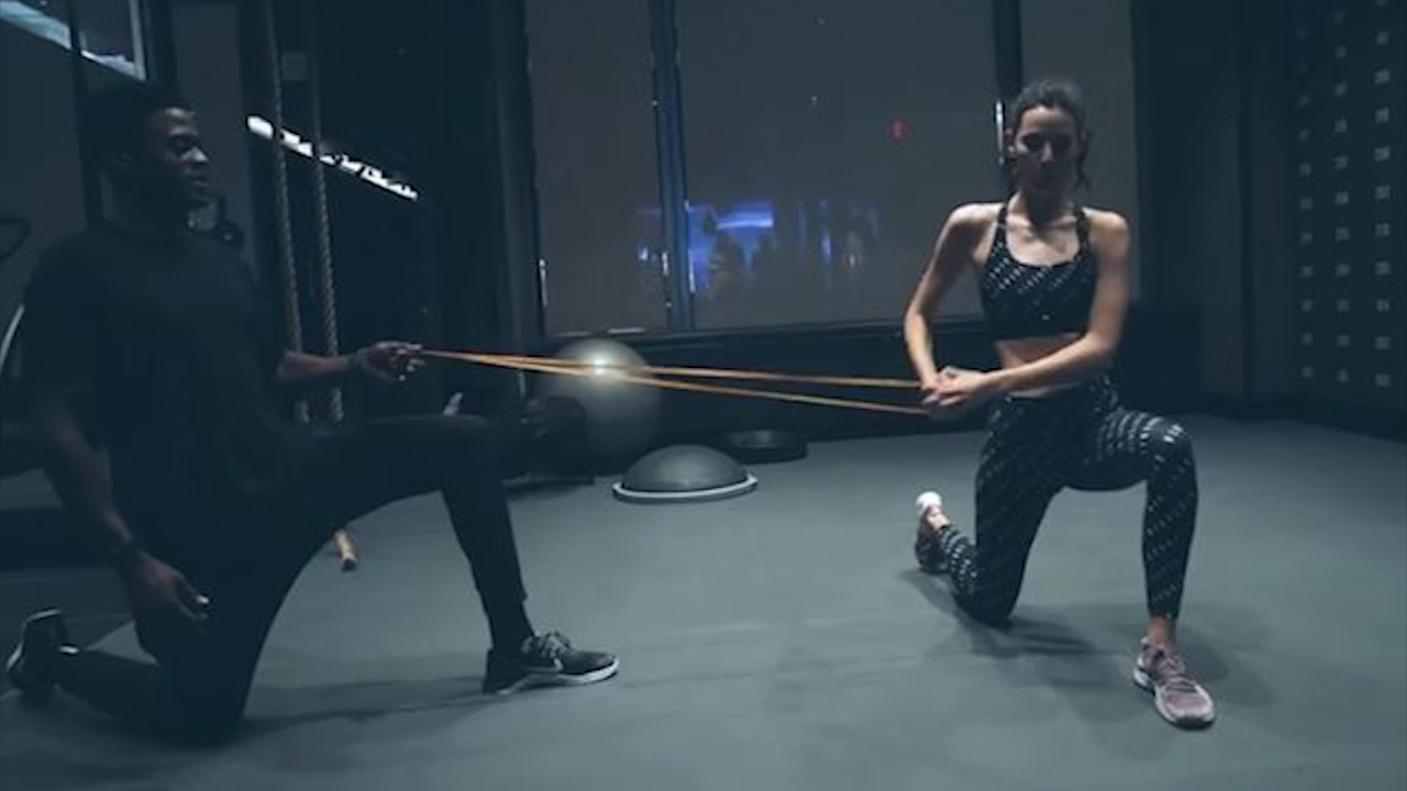 Bai the duc cho than hinh nong bong cua sieu mau Victoria's Secret hinh anh