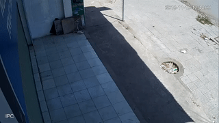 Trom thang, ke gian bi chu nha truy duoi hai huoc hinh anh