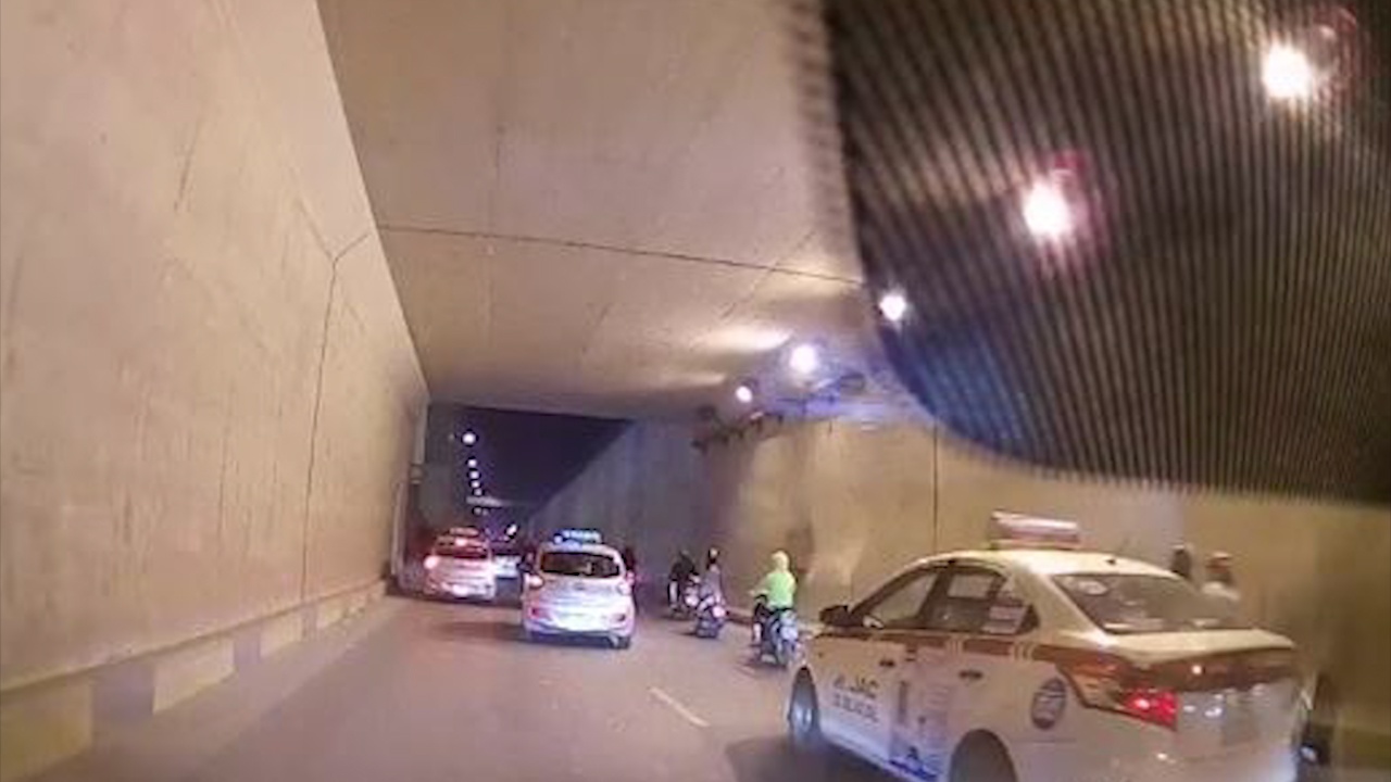 Taxi di lui trong ham chui o Ha Noi hinh anh