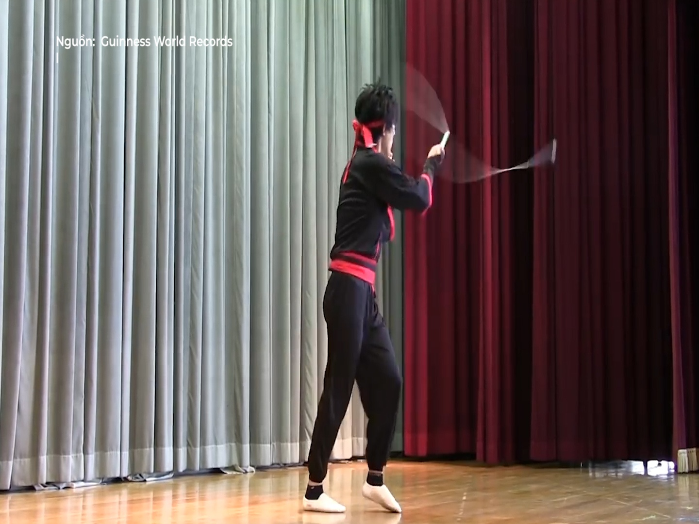 Ky luc nhay day ket hop tung hung dep mat hinh anh