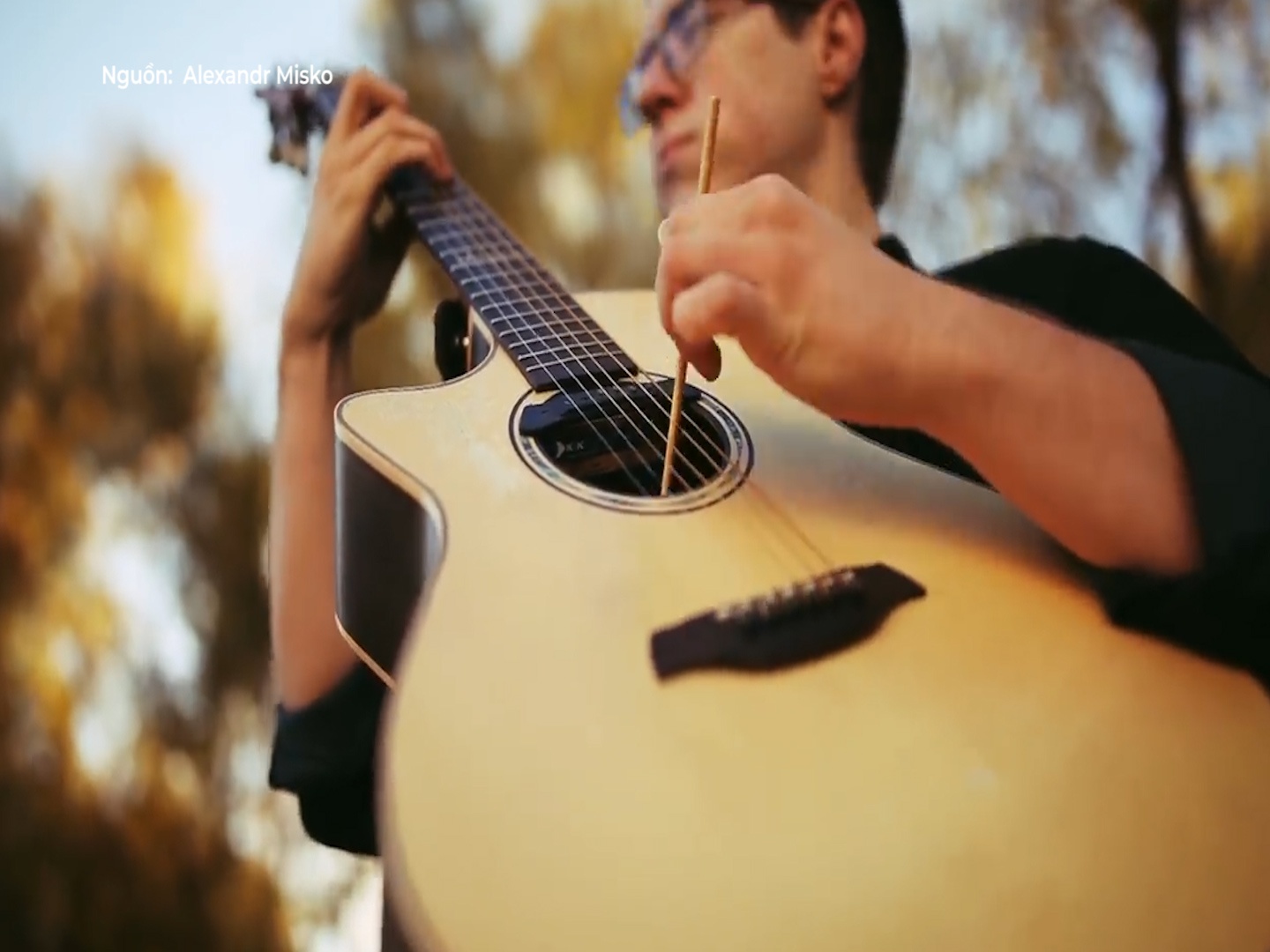 Nghe si choi nhac hieu 'Cuop bien Caribe' bang dua hinh anh