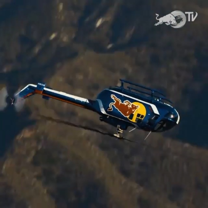 Truc thang nhao lon tren khong nhu may bay chien dau hinh anh