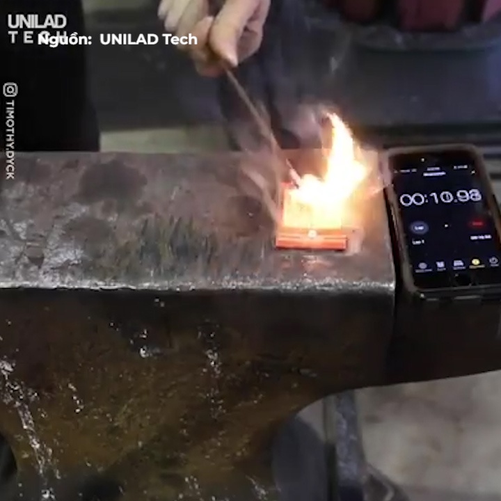 Thi nghiem dap sat de dot chay hop diem trong 12 giay hinh anh