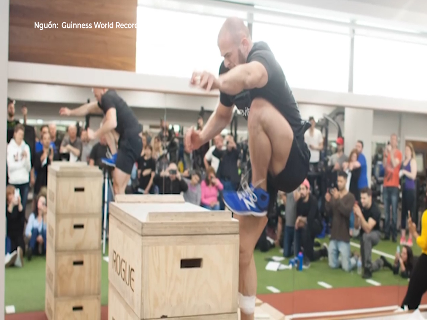 Ky luc the gioi nhay cao mot chan vua duoc xac lap hinh anh