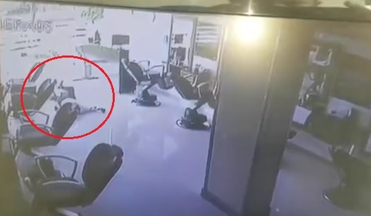 Chua kip xach tui tien, trom guc chet ngay cua tiem vi len con dau tim hinh anh