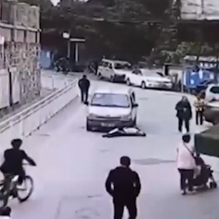 Nhung pha an va giao thong buon cuoi o Trung Quoc hinh anh