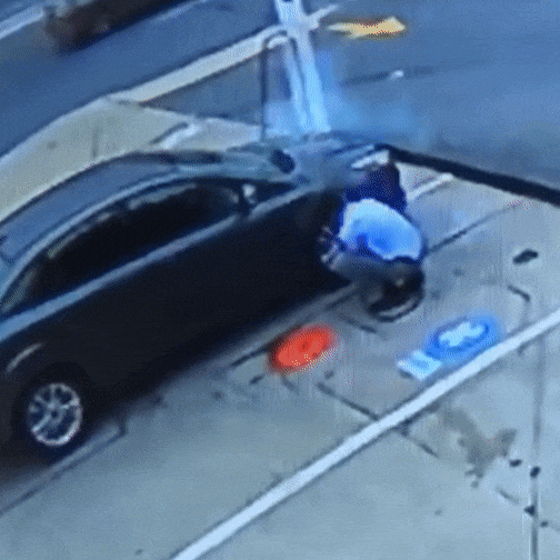 Lop oto no vi bi bom qua cang khien nguoi dan ong tai mat hinh anh