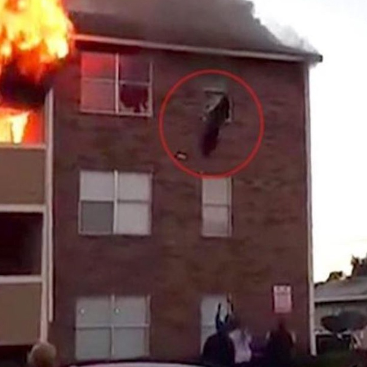 Chay nha, me hot hoang tha con 1 tuoi tu tang 3 xuong cho nguoi la hinh anh