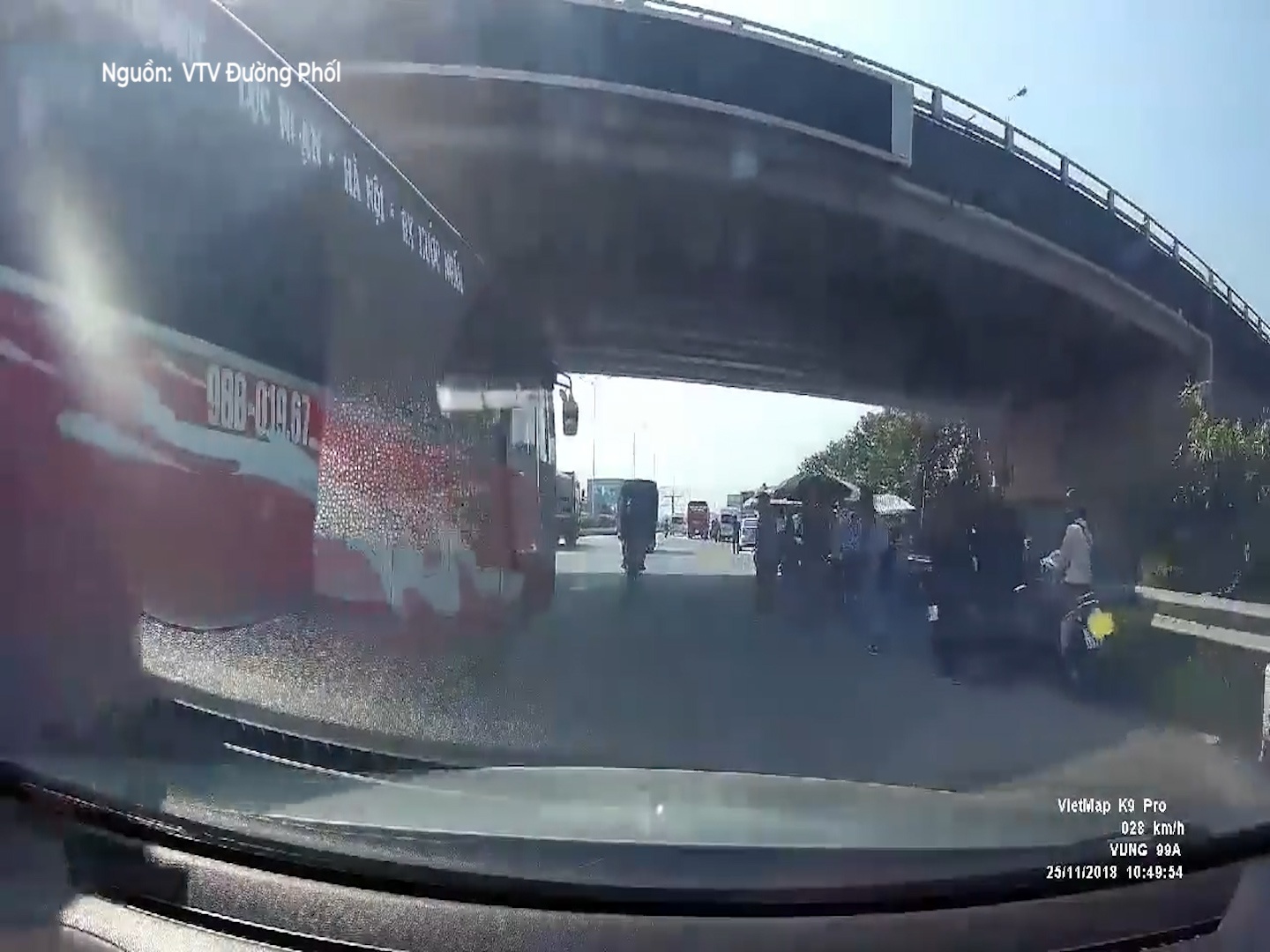 Tat dau xe de gianh khach hinh anh