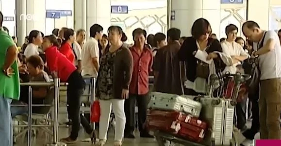 Tran ap cac hanh vi gay roi o san bay hinh anh