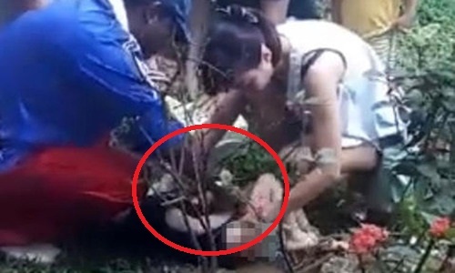 Roi tu tang 11, be trai 2 tuoi song sot ky dieu nho thu khong ngo hinh anh