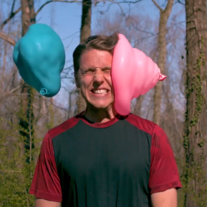 Nhung pha quay cham bong bong nuoc va cham hinh anh