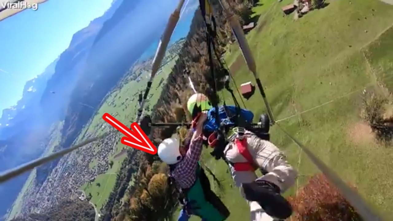 Quen khoa day khi nhay du, nguoi choi duoc phi cong om chat giai cuu hinh anh