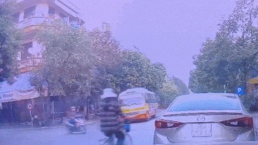 Xe buyt phanh gap cuu mang nguoi phu nu tat dau hinh anh