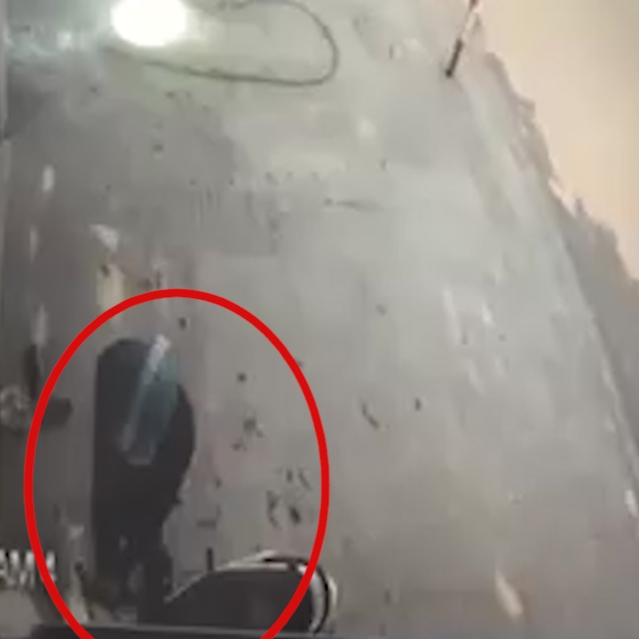 Chua toi 30 giay de be khoa va trom nhanh chiec xe may hinh anh