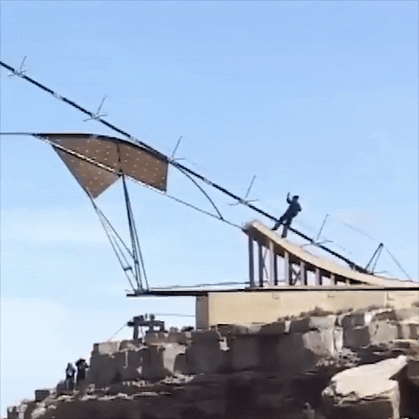 Bay xuong vach nui sau khi bieu dien truot van mao hiem hinh anh