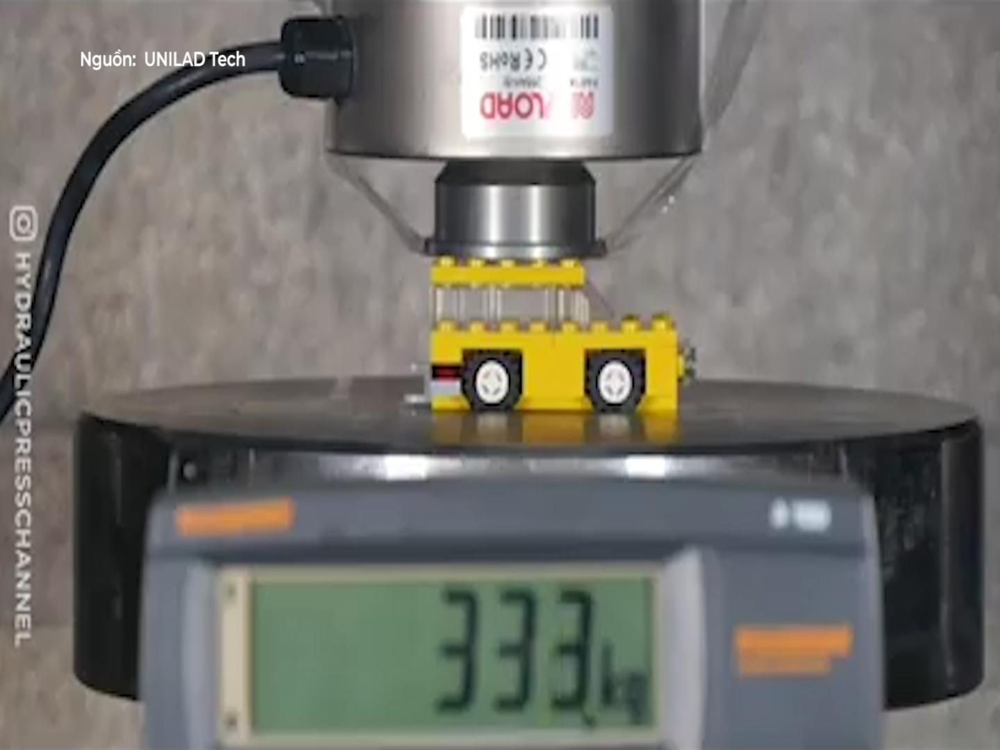 Xe do choi Lego nho xiu chiu duoc suc ep bao nhieu duoi may nen? hinh anh