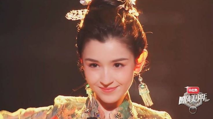 Nhan sac Cap Ni Khac Tu - 'doi thu' cua Dich Le Nhiet Ba hinh anh