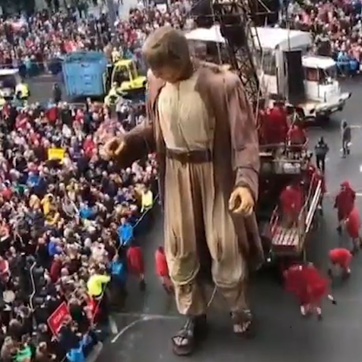 Nguoi roi khong lo can 20 nguoi dieu khien de dieu hanh hinh anh