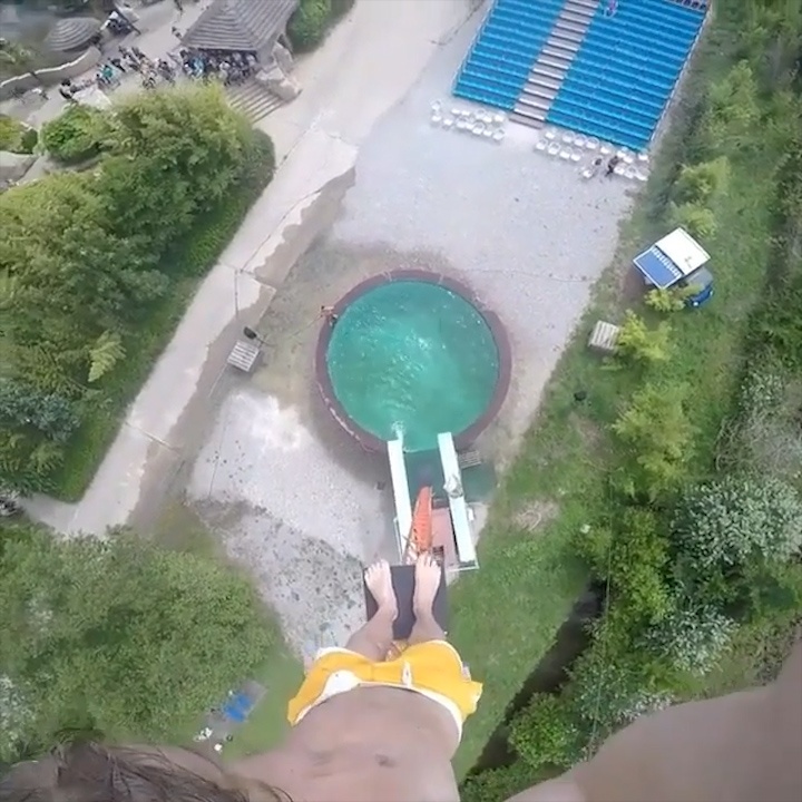 Lanh nguoi voi cu nhay cau tu do cao 'choc troi' hinh anh