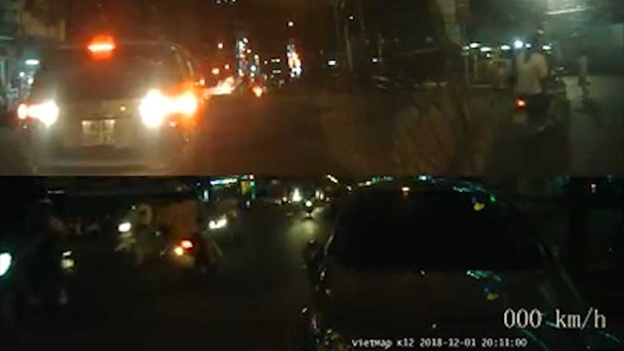 Oto lui dung xe sau roi than nhien bo di hinh anh