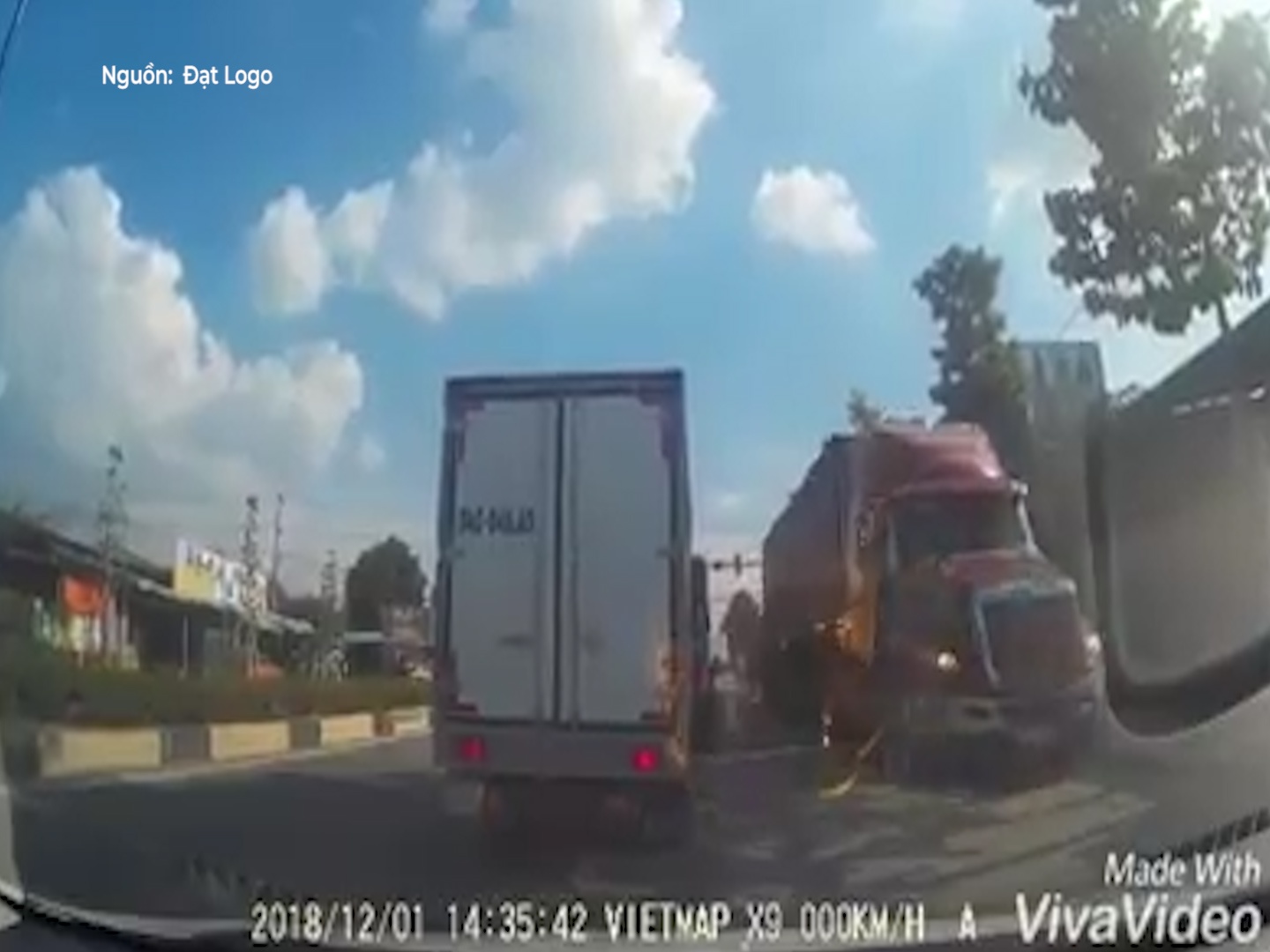 Tai xe container lieu linh vuot au tren lan xe may hinh anh