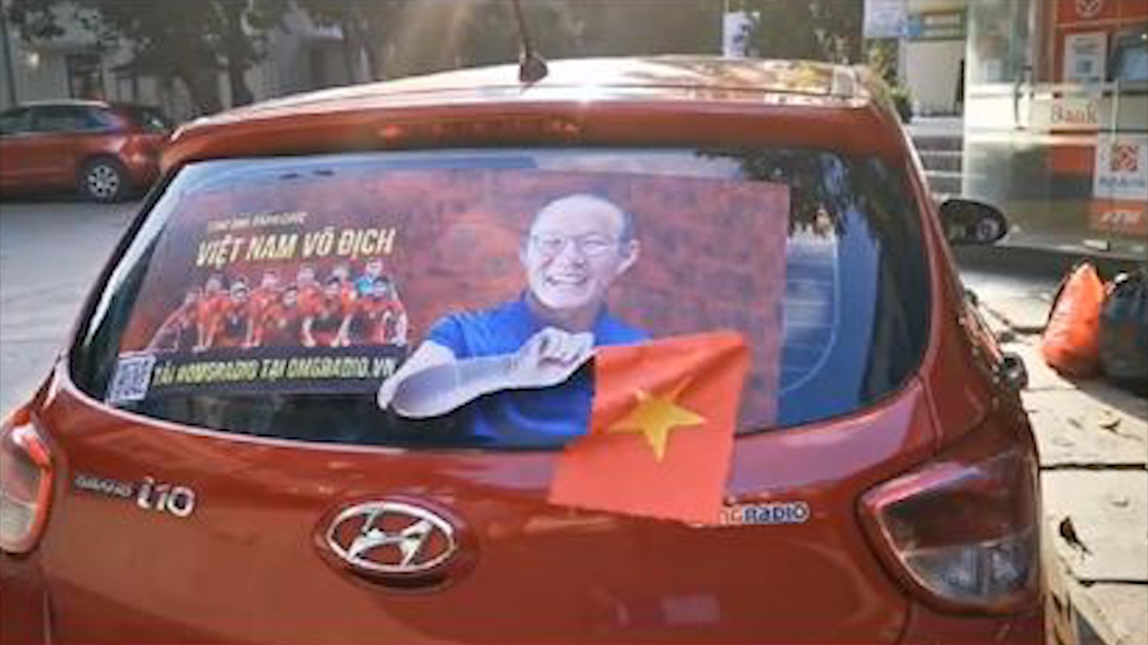 Nguoi ham mo dan hinh HLV Park Hang-seo len kinh oto hinh anh