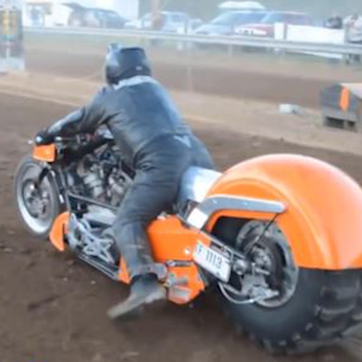 Nhung chiec motor doc dao duoc gan lop xe keo hinh anh