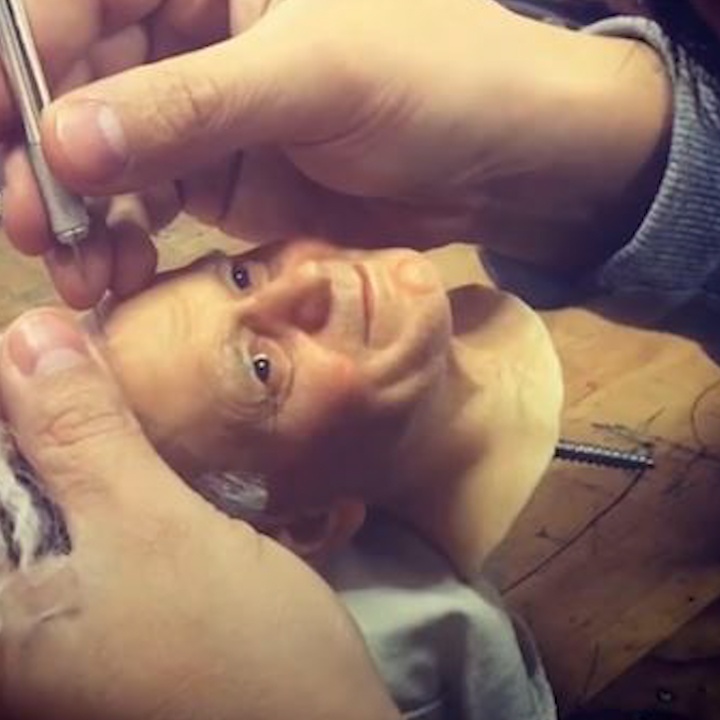 Nghe nhan dieu khac mo hinh giong het nguoi that hinh anh