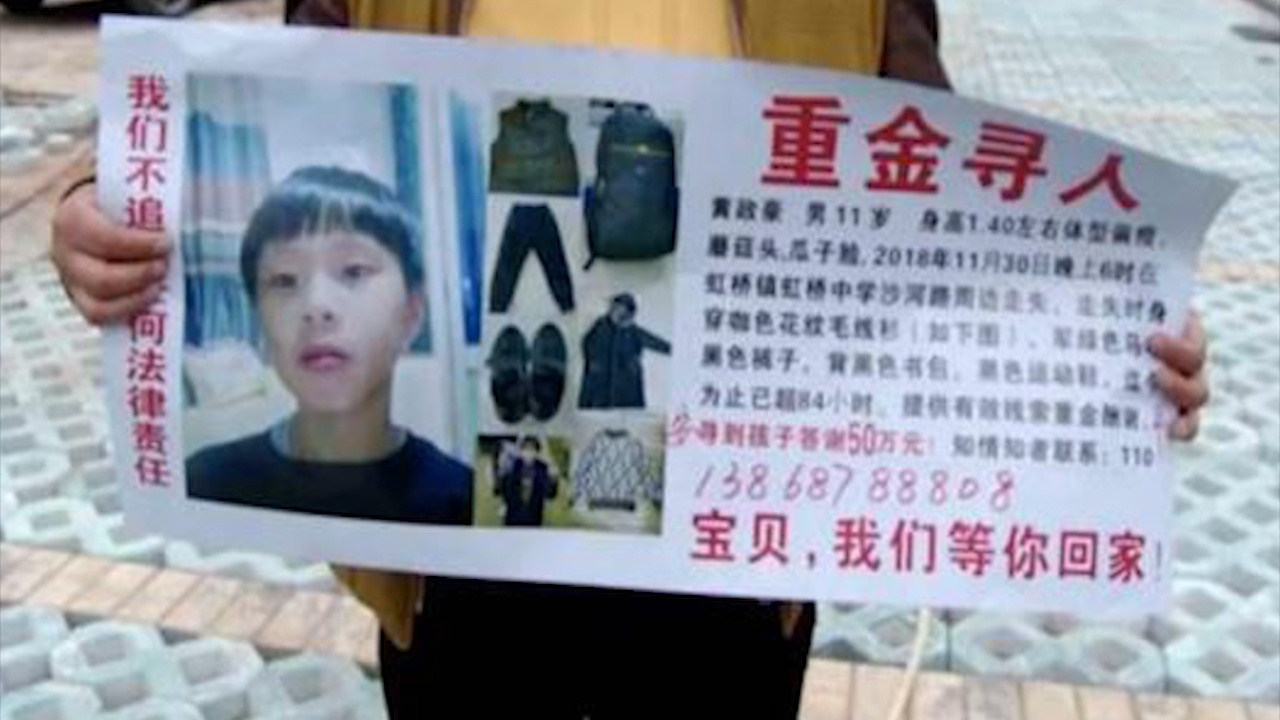 Bia chuyen con mat tich de thu long chong, vo bi canh sat bat hinh anh