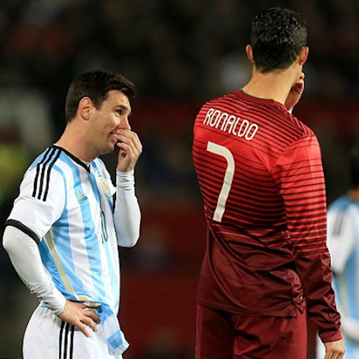 Long tieng hai huoc khi cac sao bong da doi thoai voi nhau hinh anh