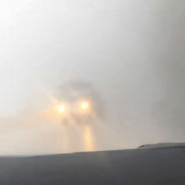 Suong mu trang xoa bao phu deo Thung Khe hinh anh