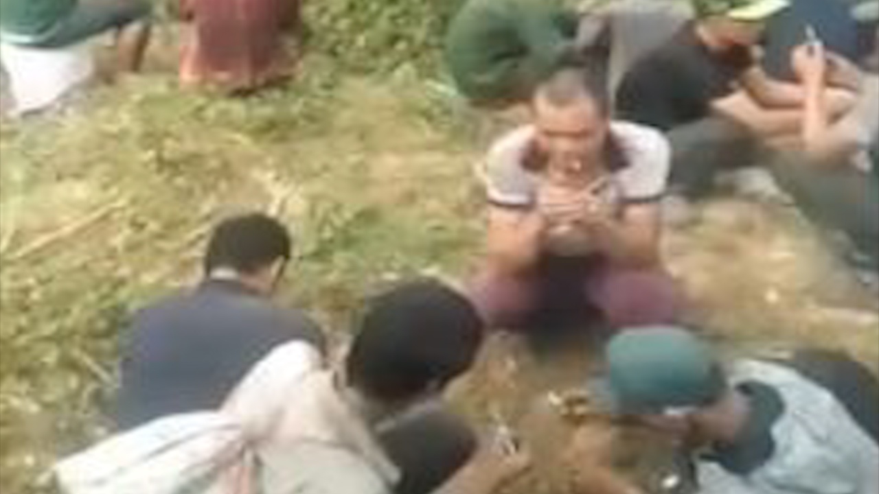 Con nghien dung chung bom kim tiem, chich ma tuy giua ban ngay hinh anh