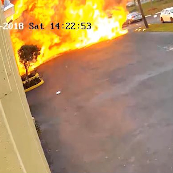 May bay dam vao truong hoc o My roi boc chay hinh anh