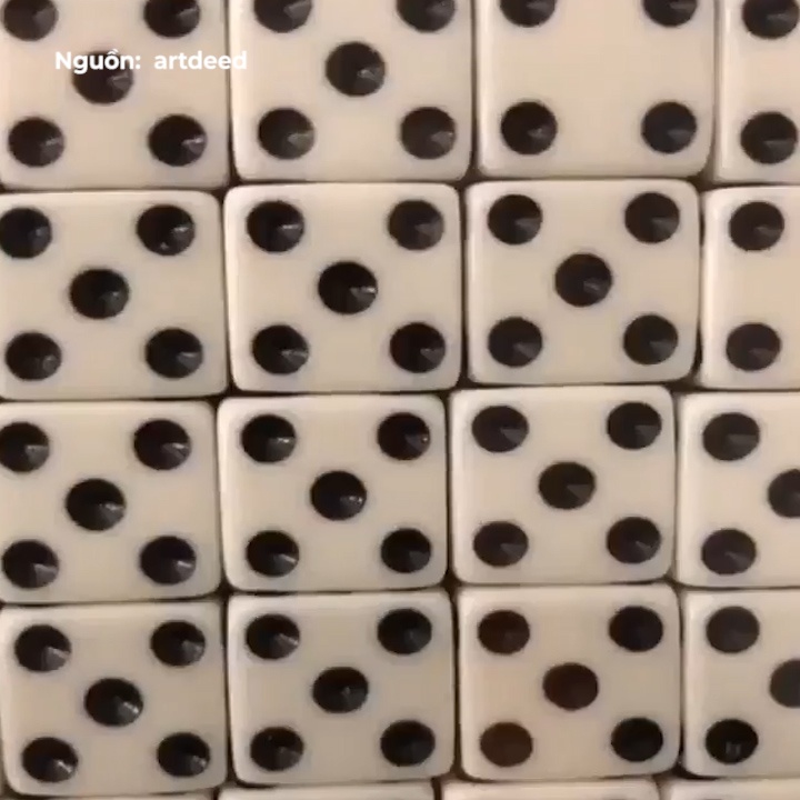 Buc tranh thieu nu duoc xep bang hang chuc nghin vien xuc xac hinh anh