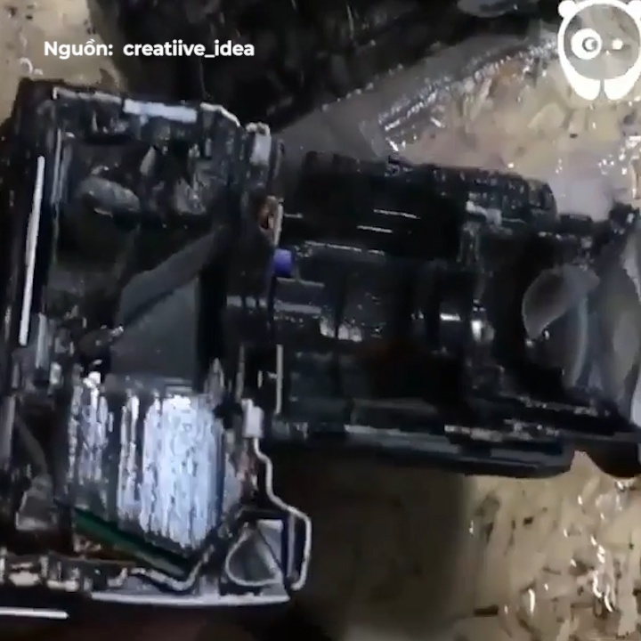 Xe doi iPhone bang cua chay bang nuoc hinh anh