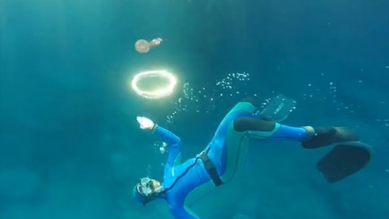 Ve dep cua sua khi hoa quyen vao bong bong nuoc hinh anh