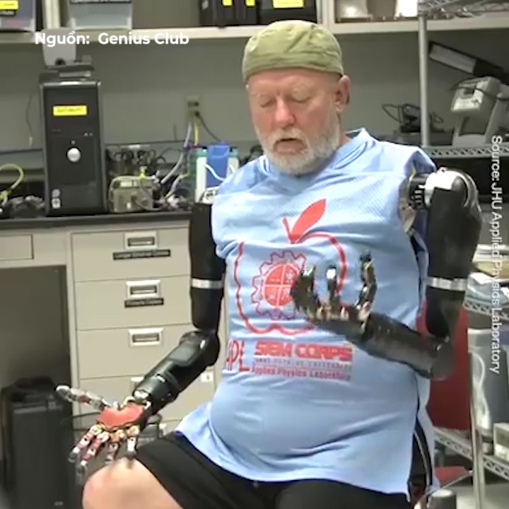 Doi tay robot ho tro nguoi khuyet tat, dieu khien bang chinh suy nghi hinh anh