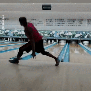 Man bieu dien nem bowling doc di, bach phat bach trung hinh anh