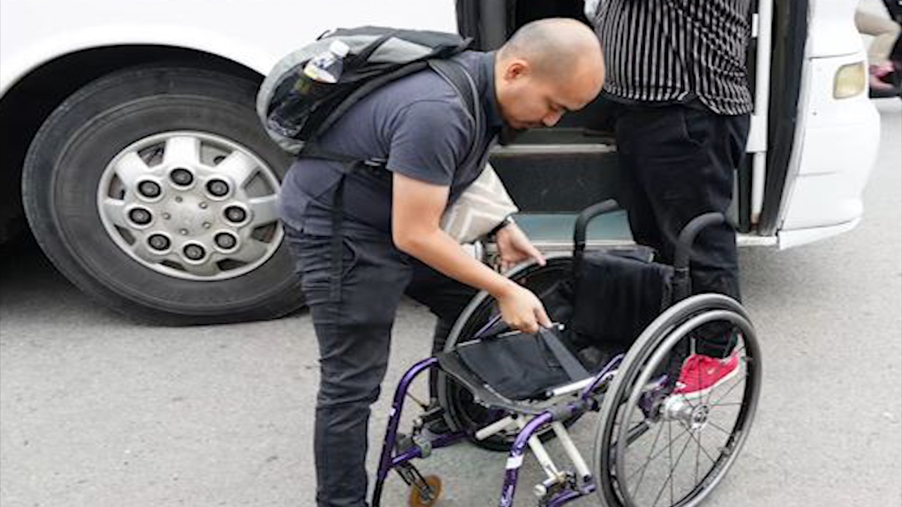 CDV Malaysia ngoi xe lan sang Viet Nam co vu doi nha hinh anh