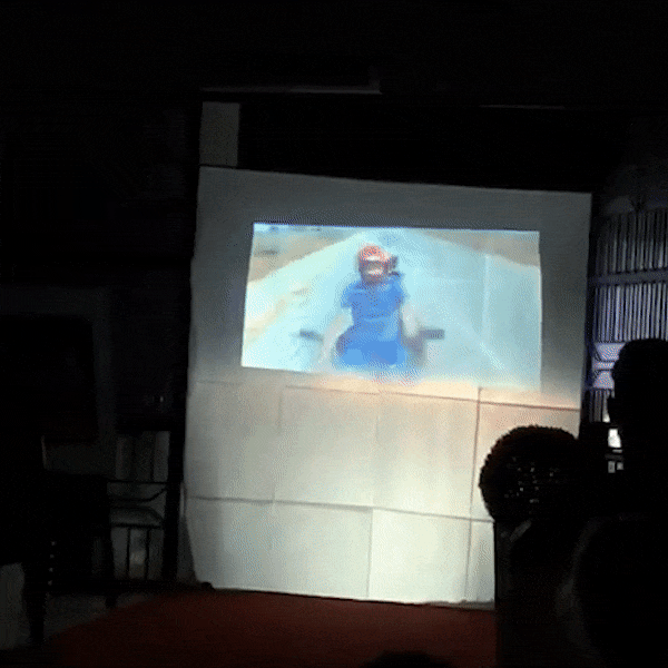 Tao hieu ung xe phong ra tu man hinh, tai xe nga ngay tren san khau hinh anh