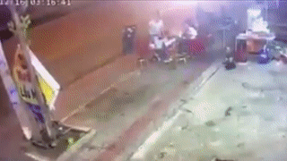 Oto dam thang vao ban nhau, gay tai nan thuong tam o Vung Tau hinh anh