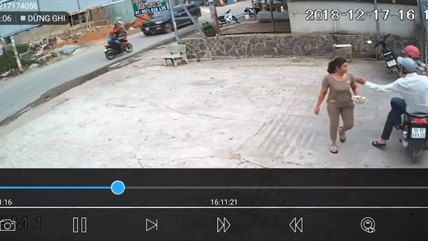 Hai ten dao chich giat day chuyen 'nhanh nhu chop' giua ban ngay hinh anh