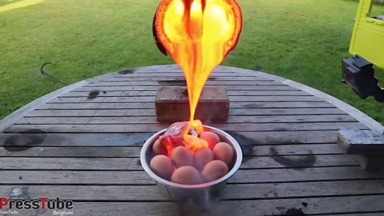 Chien op la 20 qua trung bang dung nham nong chay hinh anh