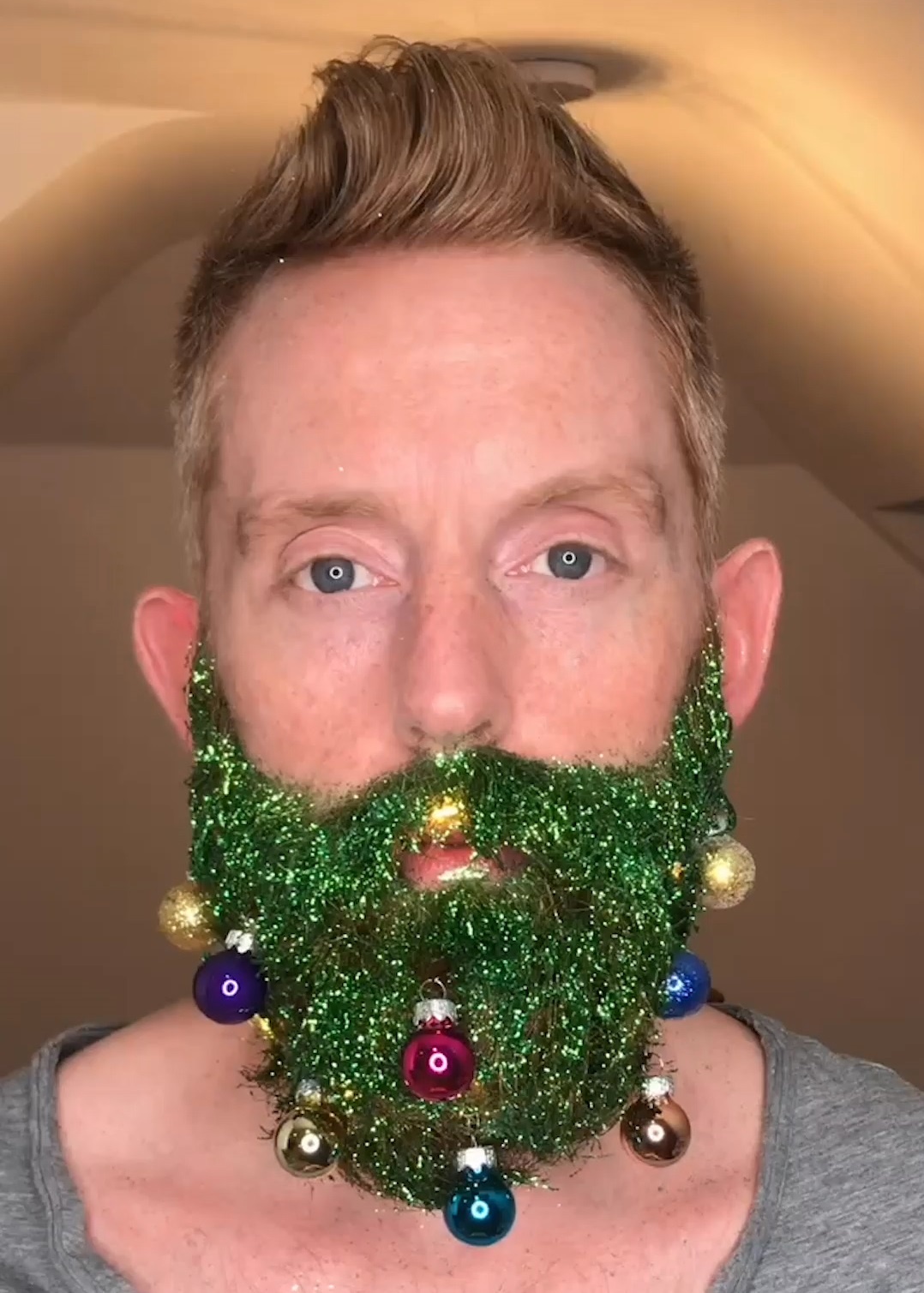 Dung rau de trang tri thanh cay thong Noel hinh anh