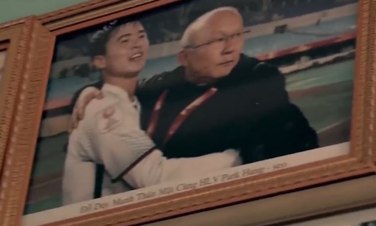 Duy Manh quay quan ben gia dinh truoc Asian Cup 2019 hinh anh